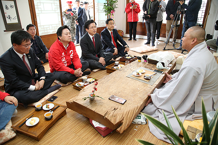 제목 노출 영역입니다 이미지
