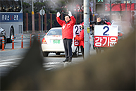 창원 LG전자 앞 길 출근인사