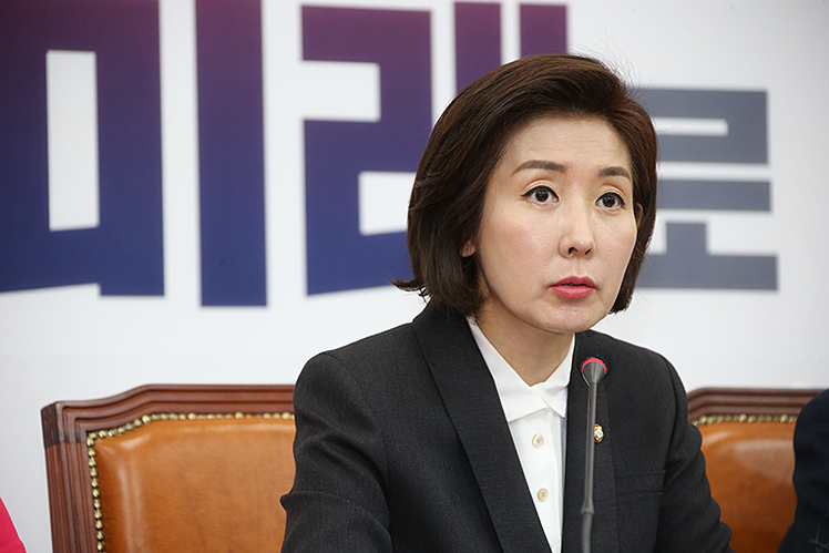 제목 노출 영역입니다 이미지
