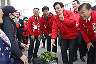 고성 배둔장날 인사 및 유세