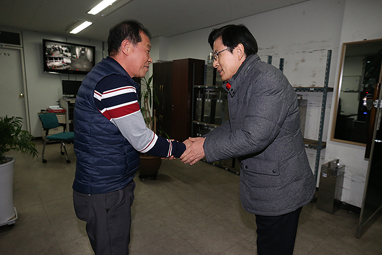 제목 노출 영역입니다 이미지