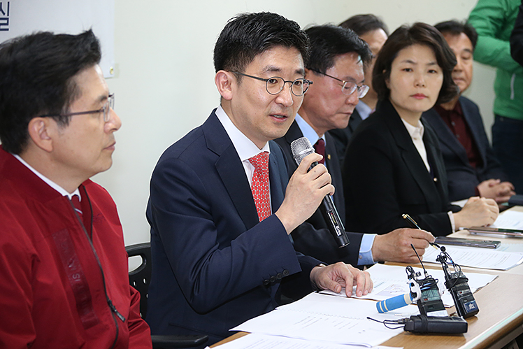 제목 노출 영역입니다 이미지