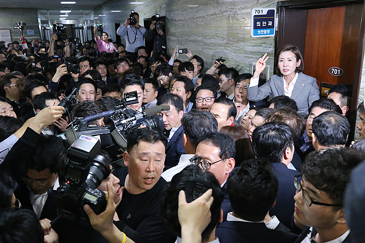 제목 노출 영역입니다 이미지