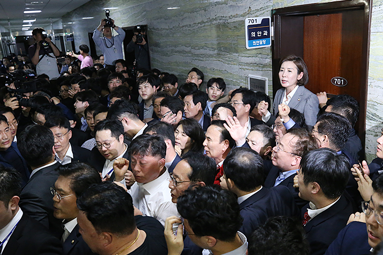 제목 노출 영역입니다 이미지