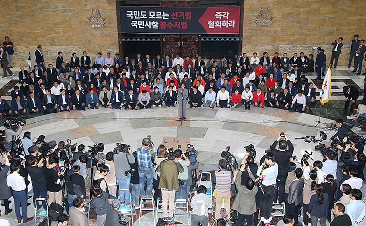 제목 노출 영역입니다 이미지