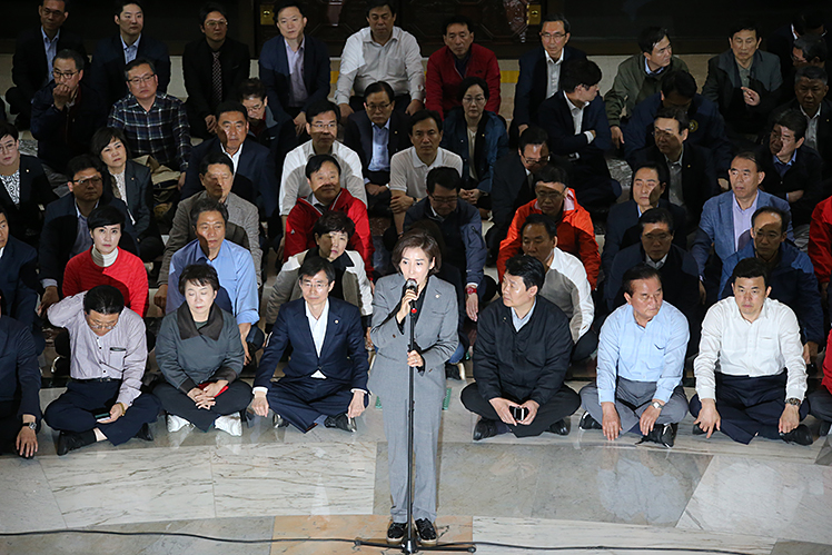 제목 노출 영역입니다 이미지