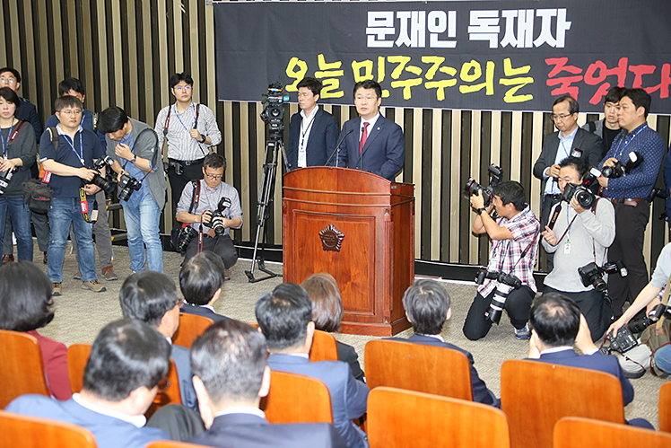 제목 노출 영역입니다 이미지