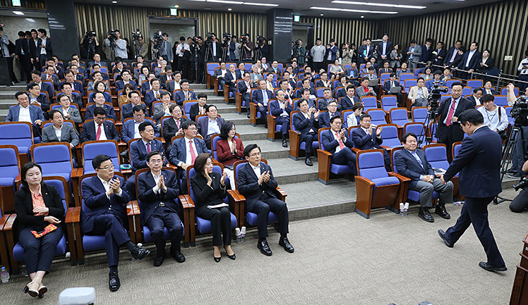 제목 노출 영역입니다 이미지