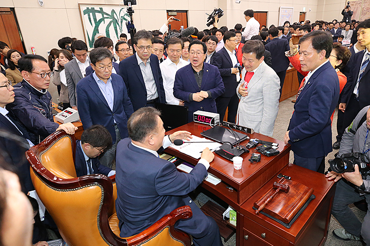 제목 노출 영역입니다 이미지