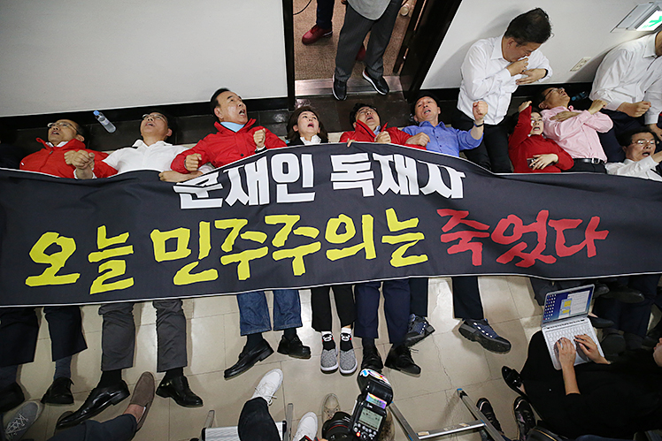 제목 노출 영역입니다 이미지