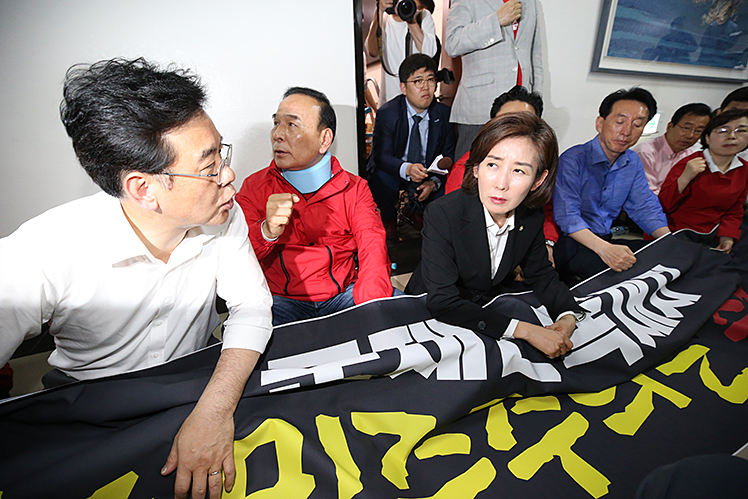 제목 노출 영역입니다 이미지