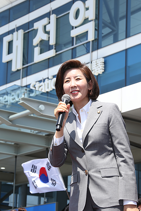 제목 노출 영역입니다 이미지
