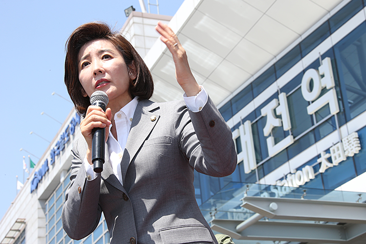 제목 노출 영역입니다 이미지