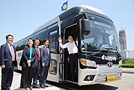 ‘민생투쟁 버스 대장정’ 탑승