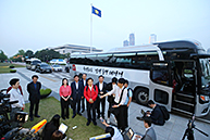 민생투쟁대장정 버스 하차