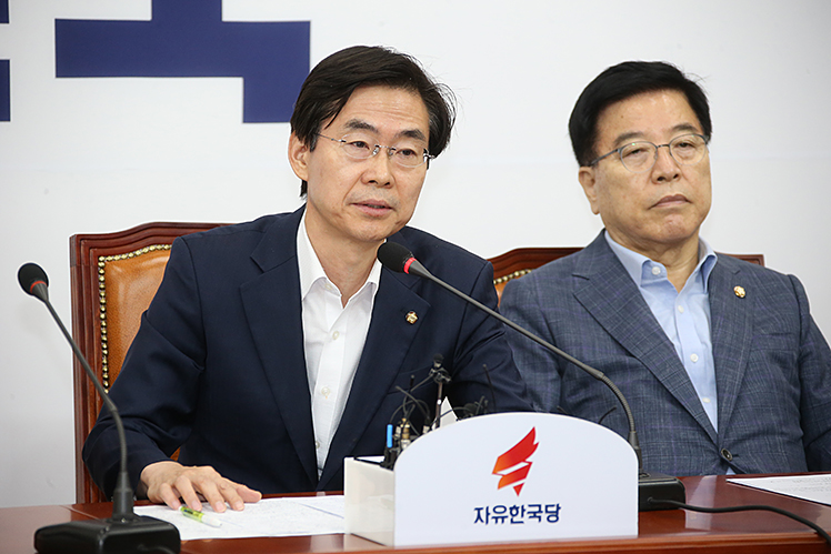제목 노출 영역입니다 이미지