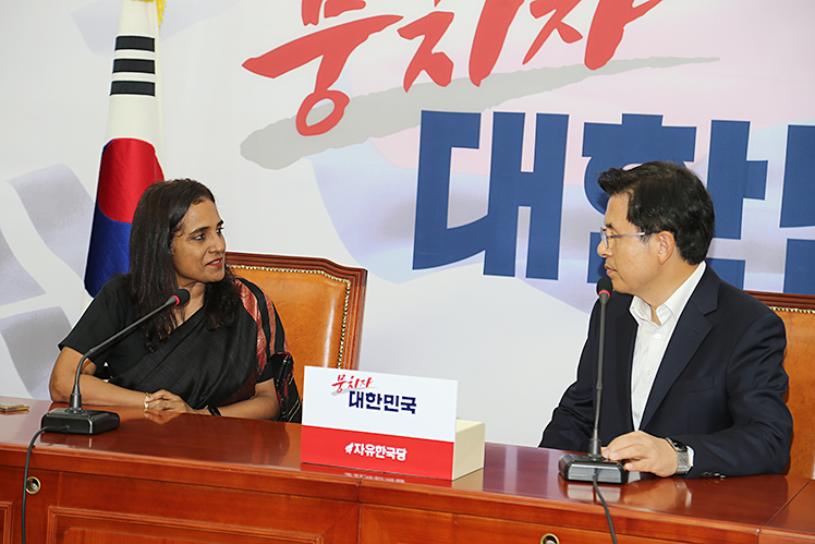 제목 노출 영역입니다 이미지