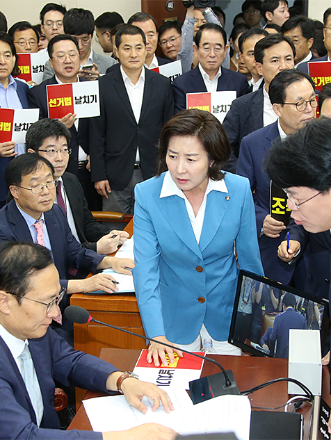 제목 노출 영역입니다 이미지