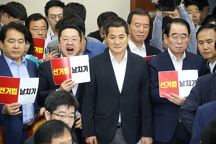 제목 노출 영역입니다 이미지