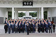 황교안 당 대표, 나경원 원내대표 국립현충원 참배