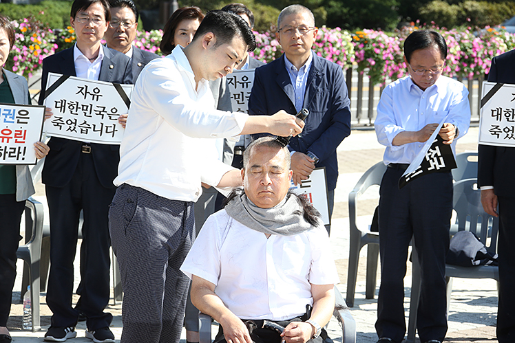 제목 노출 영역입니다 이미지