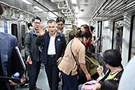 황교안 당 대표, 서울 지하철 승차