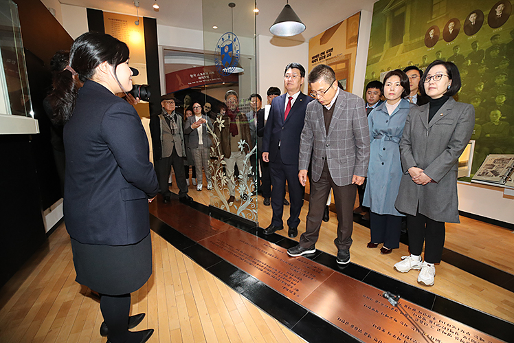 제목 노출 영역입니다 이미지