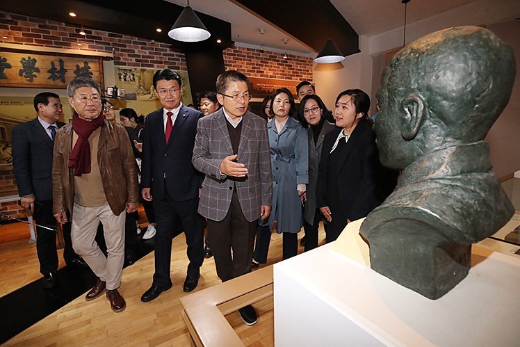 제목 노출 영역입니다 이미지