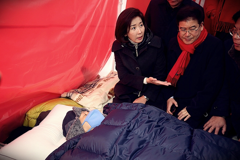 제목 노출 영역입니다 이미지