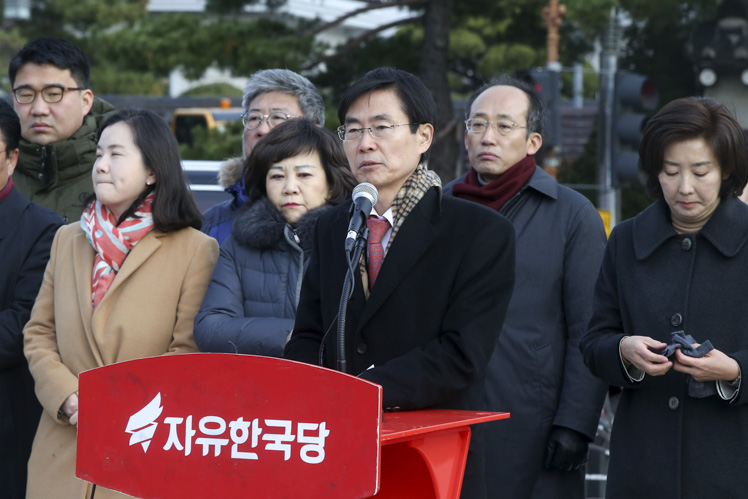 제목 노출 영역입니다 이미지