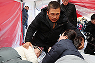 황교안 당 대표, 정미경·신보라 최고위원 단식투쟁장 방문