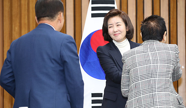 제목 노출 영역입니다 이미지