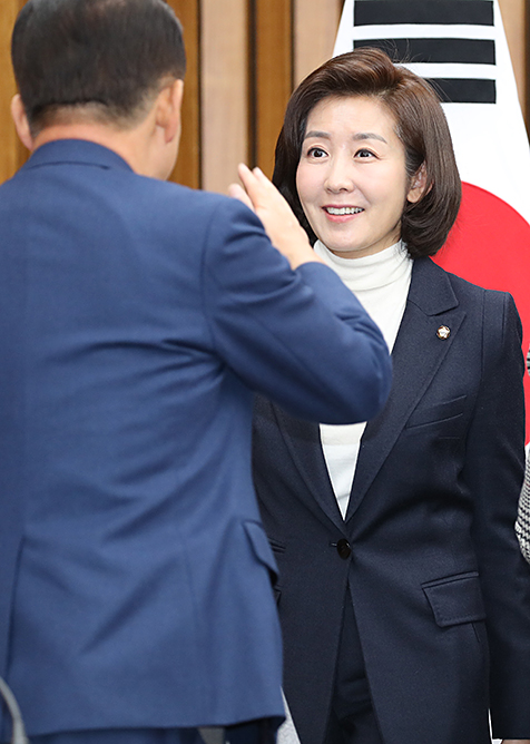 제목 노출 영역입니다 이미지
