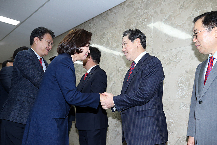 제목 노출 영역입니다 이미지