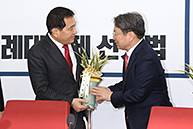 심재철 원내대표, 강기정 청와대 정무수석 접견