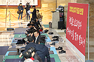 황교안 당 대표 로텐더홀 앞 무기한 농성 3일차