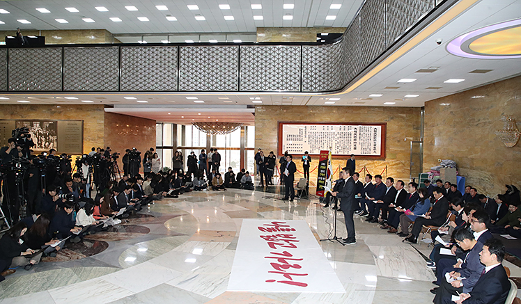제목 노출 영역입니다 이미지
