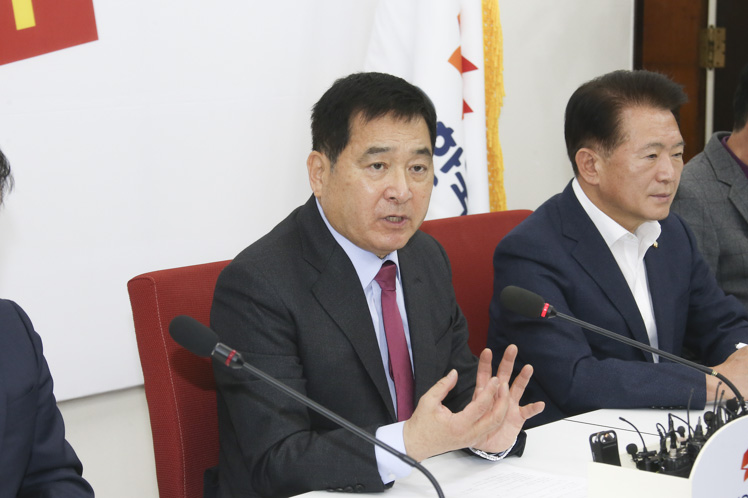 제목 노출 영역입니다 이미지