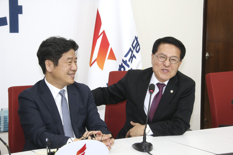 제목 노출 영역입니다 이미지