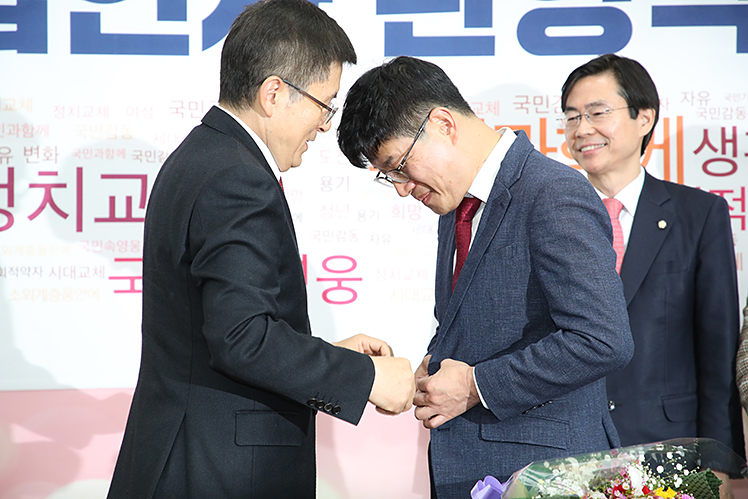 제목 노출 영역입니다 이미지