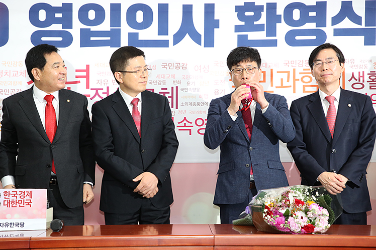 제목 노출 영역입니다 이미지