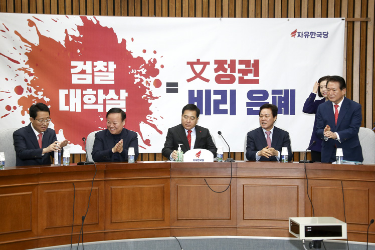 제목 노출 영역입니다 이미지