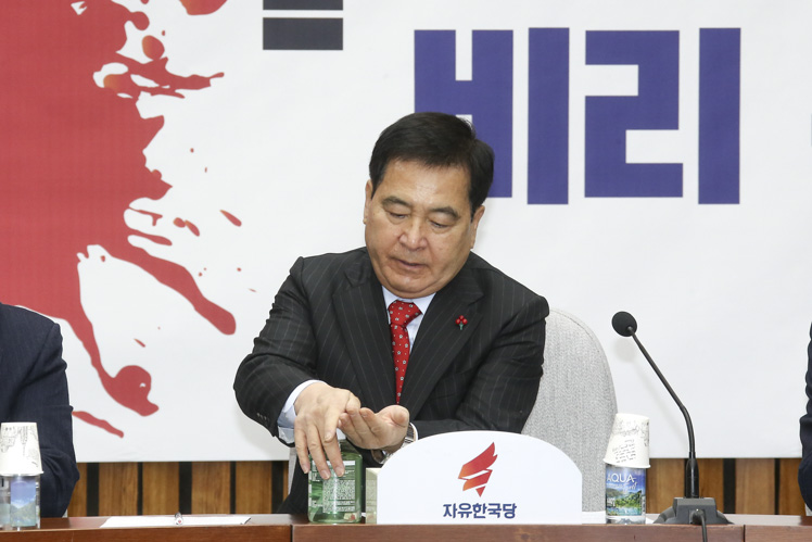 제목 노출 영역입니다 이미지