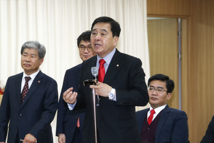 제목 노출 영역입니다 이미지