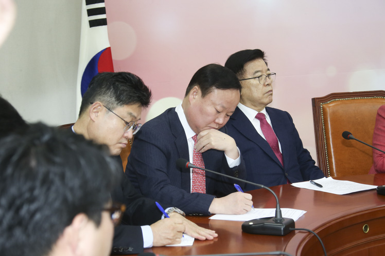제목 노출 영역입니다 이미지