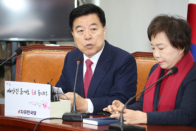 제목 노출 영역입니다 이미지