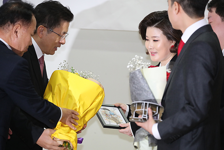 제목 노출 영역입니다 이미지