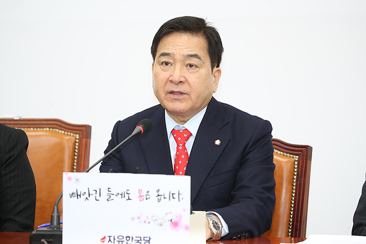 제목 노출 영역입니다 이미지