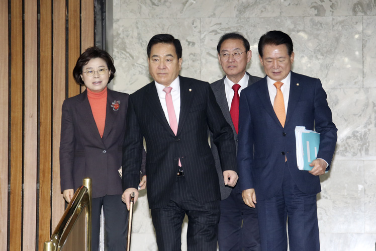 제목 노출 영역입니다 이미지