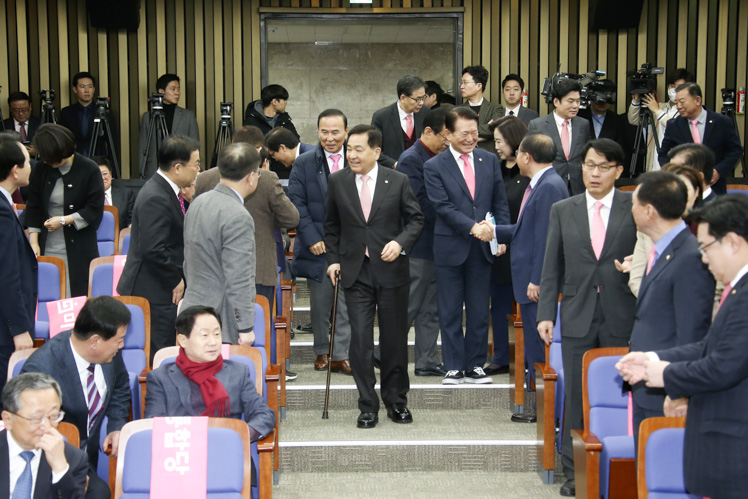 제목 노출 영역입니다 이미지